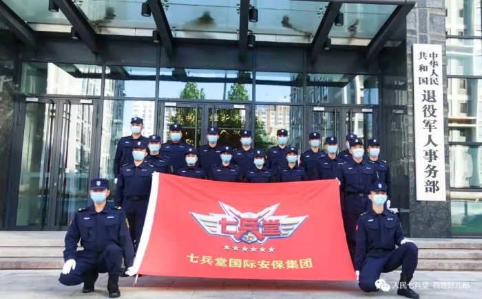 隊員們在國家退役軍人事務部門前合影